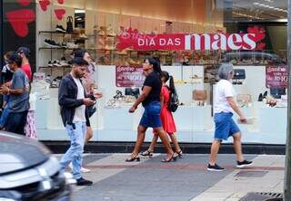 Compra de &uacute;ltima hora garante presentes e sorrisos para as m&atilde;es