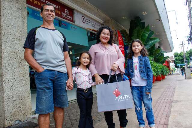 Compra de &uacute;ltima hora garante presentes e sorrisos para as m&atilde;es