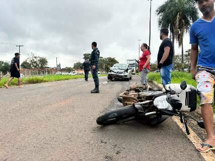 Dois acidentes em sequ&ecirc;ncia causam transtornos na Avenida Gury Marques,