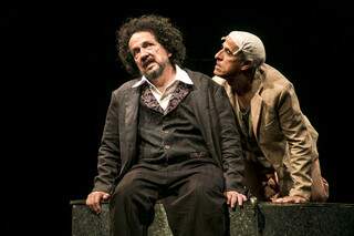 Hoje tem teatro que cutuca onde dói: o silêncio diante da dor do outro Hoje tem teatro que cutuca onde dói: o silêncio diante da dor do outro