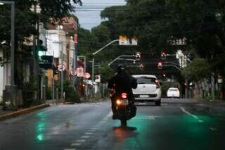 Sábado amanhece chuvoso na Capital e tempo segue instável Sábado amanhece chuvoso na Capital e tempo segue instável