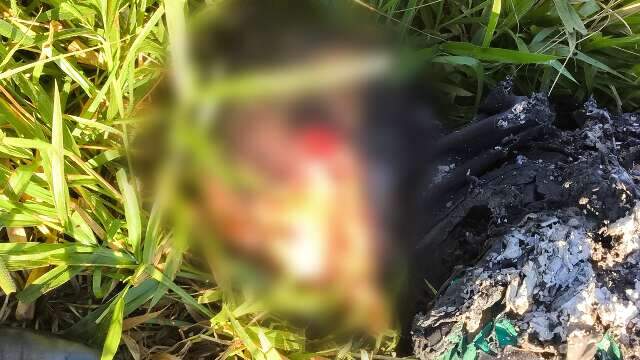 Homem carbonizado foi marcado a faca com &quot;157&quot; no rosto