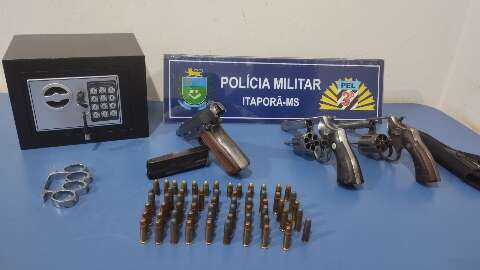 Morto ao reagir &agrave; abordagem da PM usava 3 armas para amea&ccedil;ar esposa