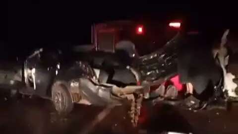 Carro fica totalmente destru&iacute;do em acidente e casal morre na BR-262