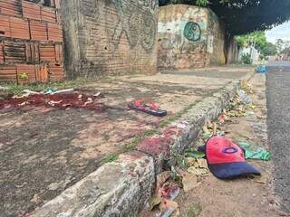 Jovem &eacute; executado com 12 tiros em frente de casa