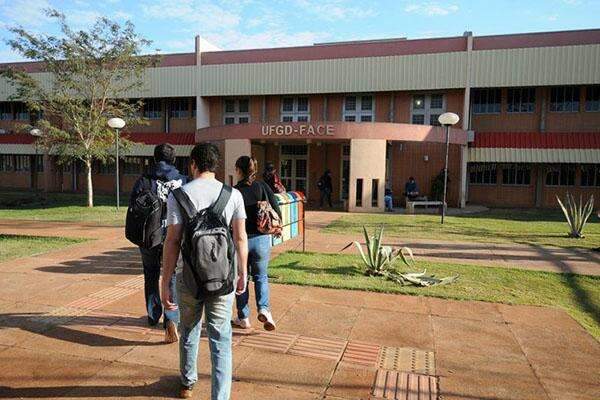 Inscri&ccedil;&otilde;es para vestibular exclusivo para idosos da UFGD terminam nesta semana