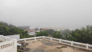 Nevoeiro deixa cidade pantaneira com clima londrino nesta segunda-feira