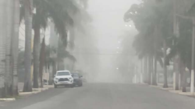 Nevoeiro deixa cidade pantaneira com clima londrino nesta segunda-feira