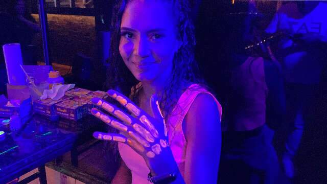 Para brilhar na pista, Festa Neon é o clichê que não sai de moda