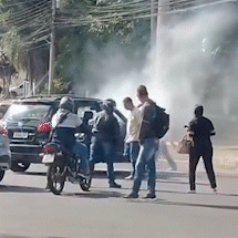 Princ&iacute;pio de inc&ecirc;ndio em carro assusta motorista no centro da Capital