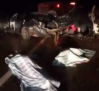 Casal morre em carro totalmente destru&iacute;do ap&oacute;s acidente na BR-262