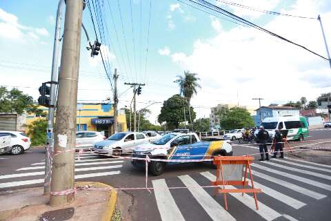 Obras para reparos causados por temporal interdita trecho da Av. Ernesto Geisel