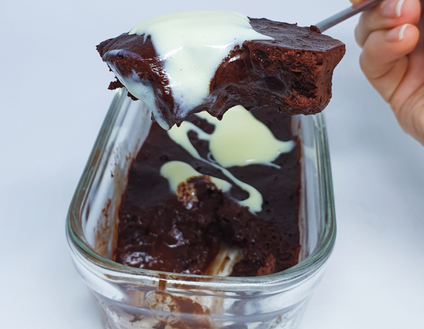 Lava cake é sobremesa prática e sem culpa para quem precisa diminuir o doce