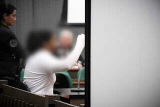 Mãe acusada de matar filha diz que achava bebê "possuída por demônios" Mãe acusada de matar filha diz que achava bebê "possuída por demônios"