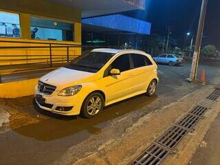 Chaveiro &eacute; preso com 55 kg de coca&iacute;na em fundo falso de Mercedes