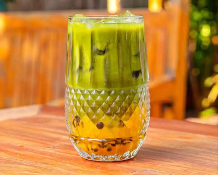 Ame ou odeie, matcha é o pó verde que virou febre nos cafés da cidade