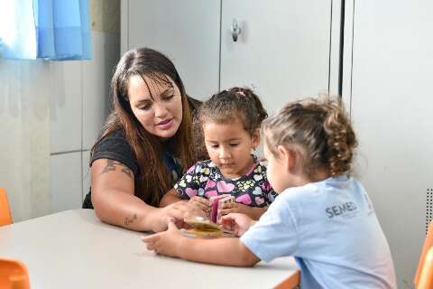 Ap&oacute;s seis meses, prefeitura convoca aprovados para assistente infantil 