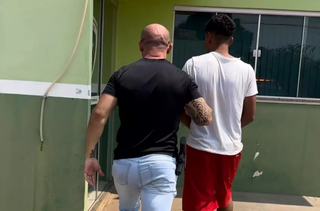 M&atilde;e que ajudou rapaz a estuprar idosa &eacute; presa 6 meses depois do crime