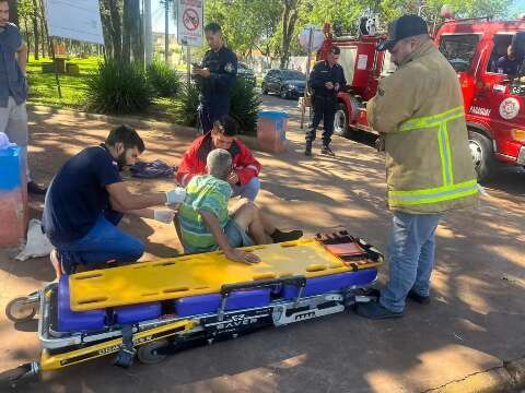Adolescentes jogam álcool e ateiam fogo em morador de rua na fronteira