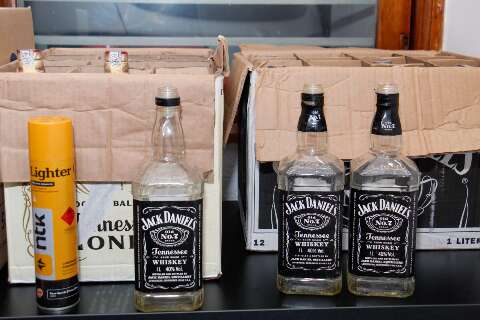 Homem &eacute; preso por fabricar whisky falso em casa 