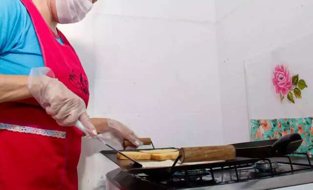 Emprego dom&eacute;stico com carteira assinada recua 9% em MS em 10 anos