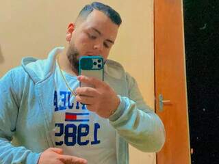 Vítima de feminicídio foi morta por jovem que a culpava por separação dos pais Vítima de feminicídio foi morta por jovem que a culpava por separação dos pais