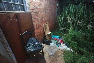 Idosa encontrada nua e ca&iacute;da vivia abandonada ap&oacute;s morte do marido