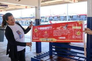 Panfletagem em terminais parece banal, mas traz &agrave; tona hist&oacute;ria de abuso