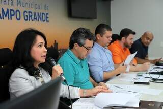 Secretária de finanças garante que pagará emendas atrasadas de 2024 Secretária de finanças garante que pagará emendas atrasadas de 2024
