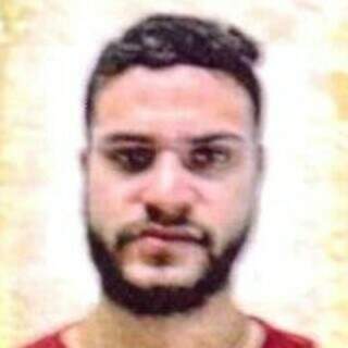 Homem ganhava R$ 20 mil por semana com u&iacute;sque adulterado em f&aacute;brica clandestina