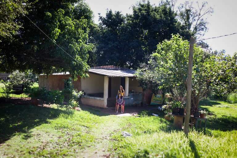 Família mantém viva casa construída com as próprias mãos há 37 anos