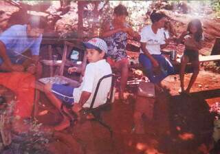 Fam&iacute;lia mant&eacute;m viva casa constru&iacute;da com as pr&oacute;prias m&atilde;os h&aacute; 37 anos