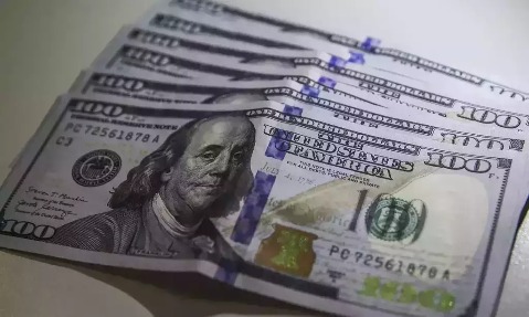 Com press&atilde;o fiscal e cen&aacute;rio global, d&oacute;lar fecha semana cotado em R$ 5,66