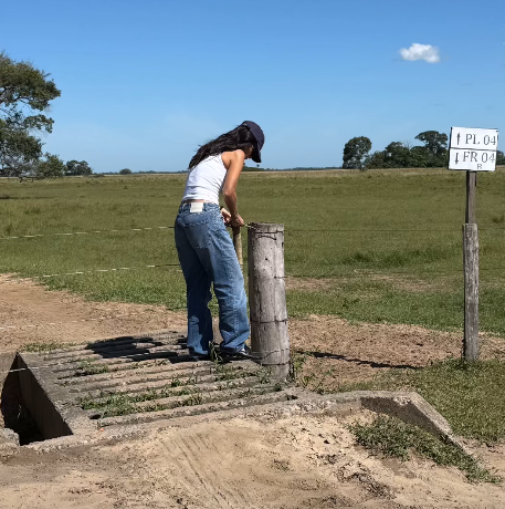 Do luxo da Tiffany ao mato, Silvia Braz curte fazenda de MS com namorado