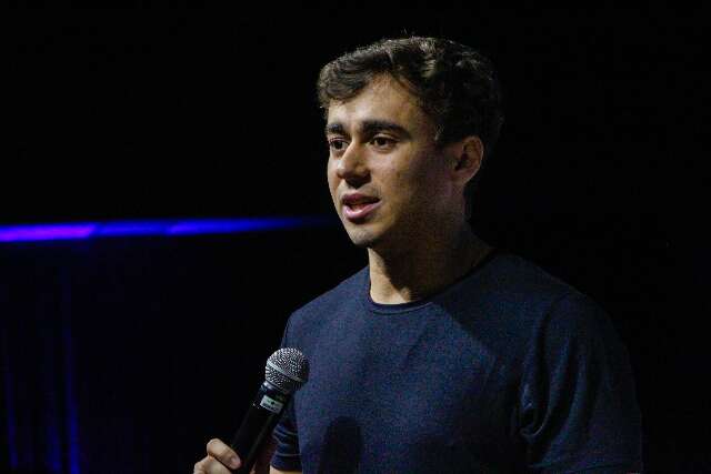 Nikolas Ferreira fala sobre f&eacute;, pol&iacute;tica e redes sociais em evento na Capital
