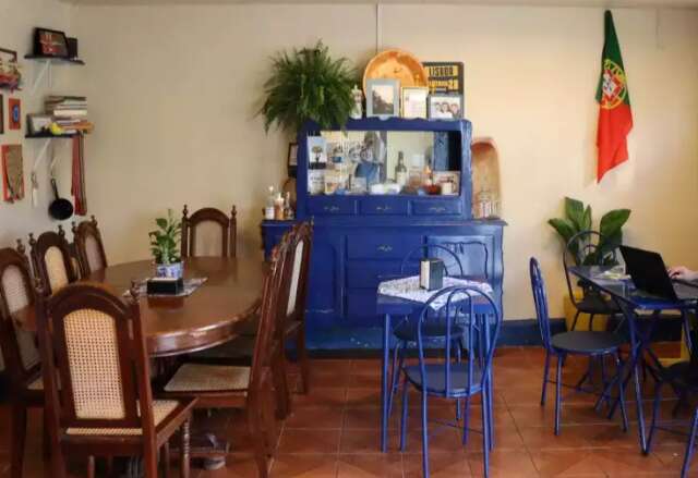 Esquina tem receitas portuguesas, mem&oacute;rias e m&oacute;veis da d&eacute;cada de 60