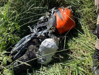 Motociclista perde controle da dire&ccedil;&atilde;o, sai da pista e morre 