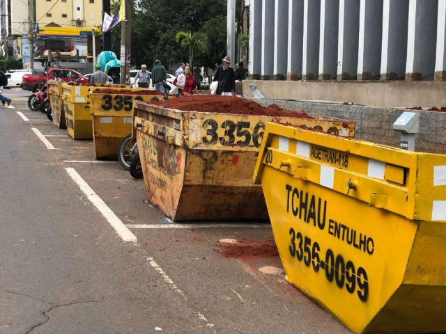Projeto que libera an&uacute;ncios em ca&ccedil;amba &eacute; vetado por risco ao tr&acirc;nsito