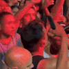 Xam&atilde; repete a dose e desce do palco para interagir com f&atilde;s durante show 