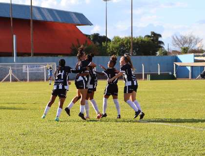 Oper&aacute;rio domina em casa e larga na frente por vaga no Brasileir&atilde;o Feminino