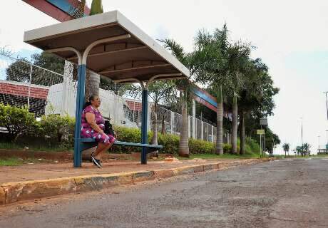 Domingo alivia na lota&ccedil;&atilde;o, mas testa paci&ecirc;ncia de quem espera 1h pelo &ocirc;nibus 