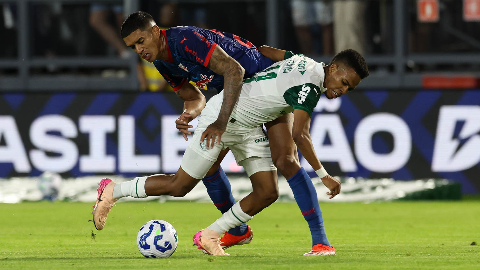 Palmeiras vira sobre o Bragantino e dispara na lideran&ccedil;a do Brasileir&atilde;o