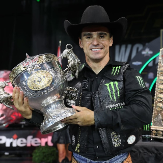 Pe&atilde;o de MS conquista tricampeonato mundial de rodeio nos EUA