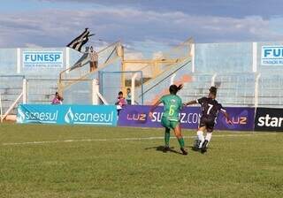 Futebol feminino at&eacute; empolga torcedores, mas est&aacute; longe de deslanchar em MS