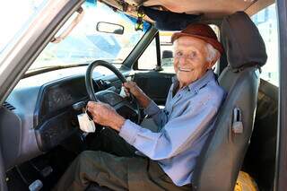 Aos 101 anos, Ranulfo renova CNH e mostra que liberdade n&atilde;o tem idade