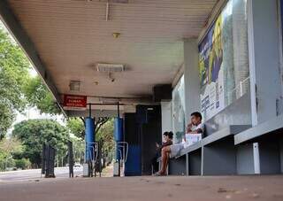 Domingo alivia na lota&ccedil;&atilde;o, mas testa paci&ecirc;ncia de quem espera 1h pelo &ocirc;nibus 