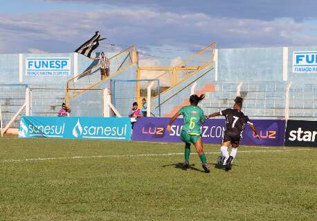 Futebol feminino at&eacute; empolga torcedores, mas est&aacute; longe de deslanchar em MS