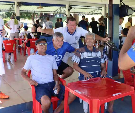 Al&eacute;m de amigos, Copa da Madrugada re&uacute;ne craques que marcaram o futebol de MS