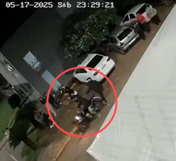 V&iacute;deo mostra execu&ccedil;&atilde;o de rapaz em conveni&ecirc;ncia