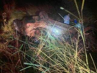 Motorista morre ao bater carro de frente com carreta em rodovia 
